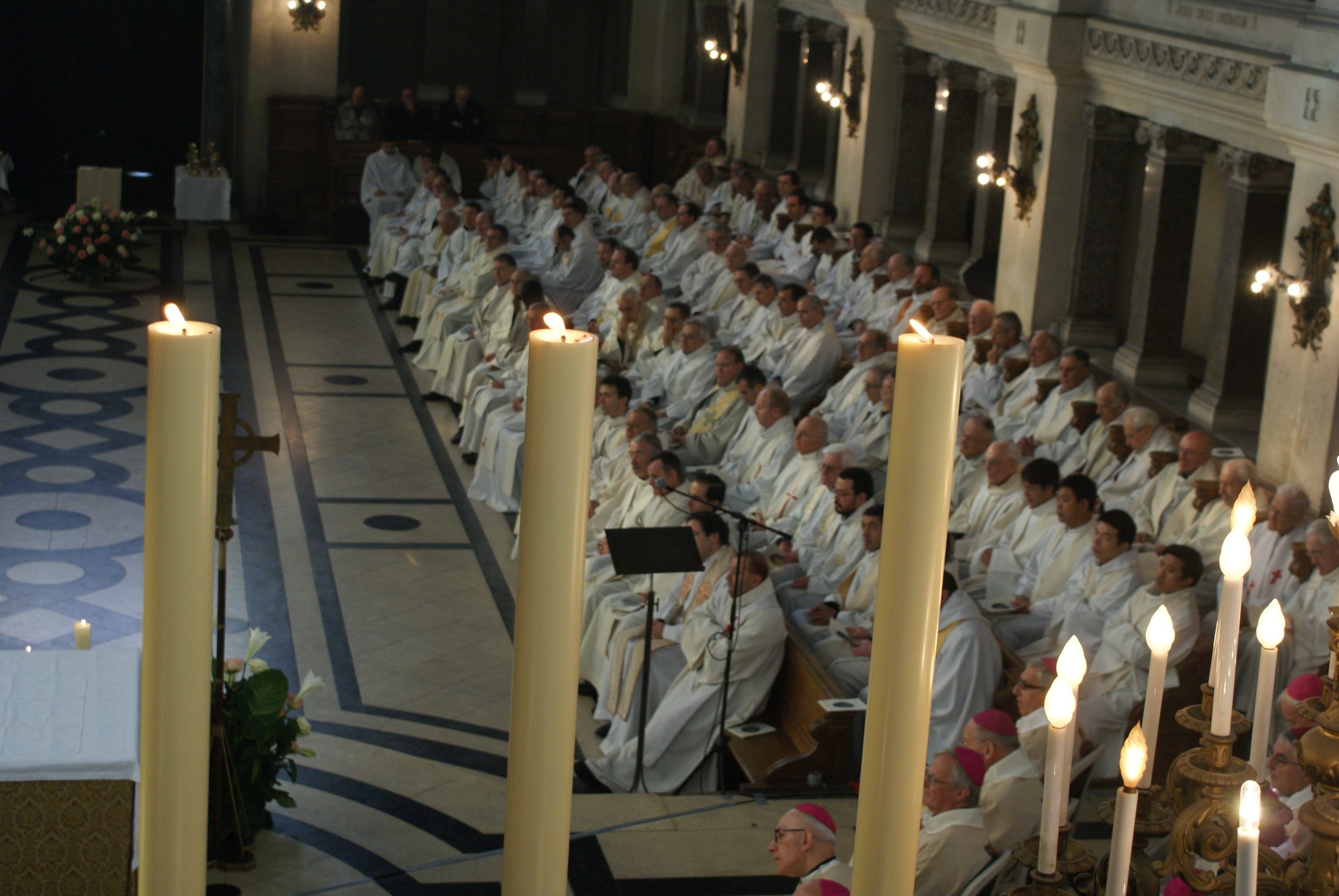 assemblée de prêtres et séminaristes assemblée de prêtres et séminaristes
