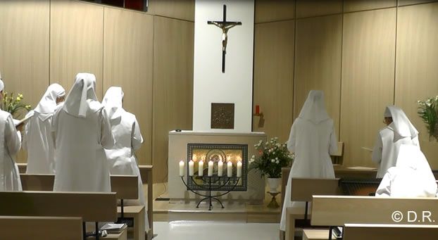 Religieuses soeurs-a-la-chapelle