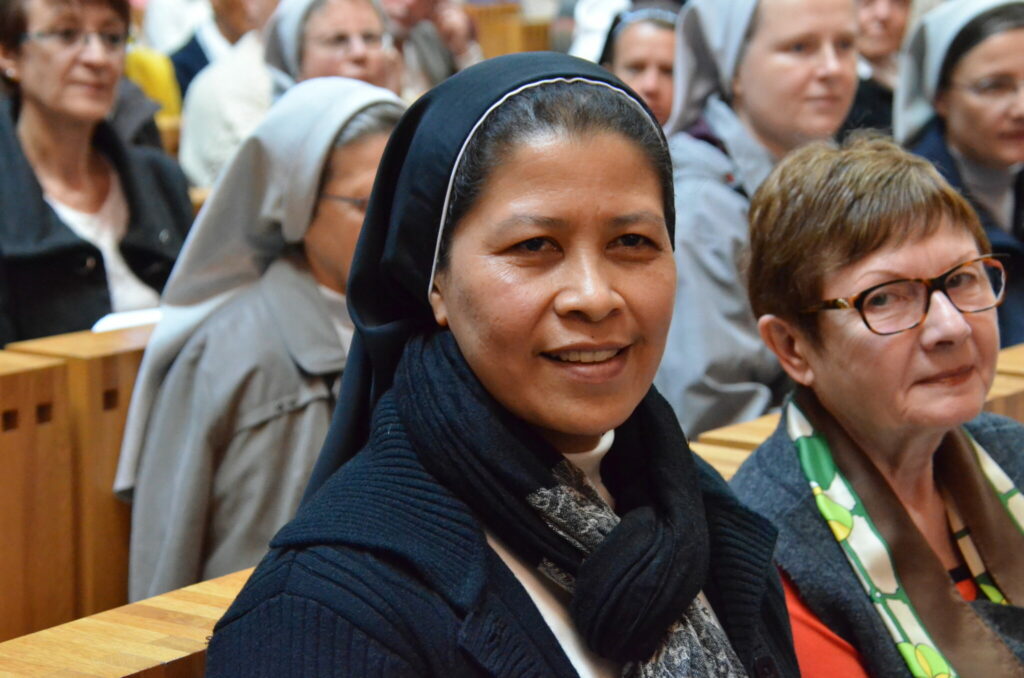 groupe de jeunes et religieuses apostoliques aux JMJ